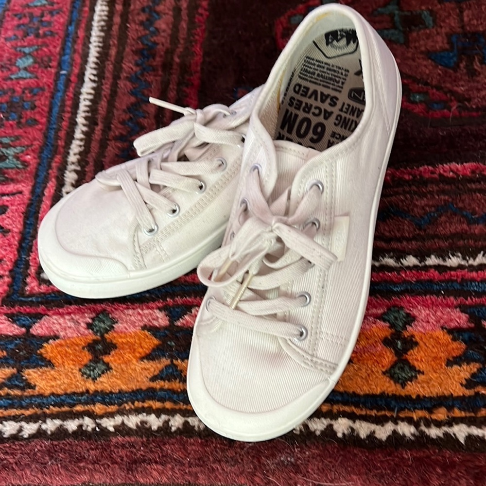 Keen natural canvas Elsa sneaker - worn once!